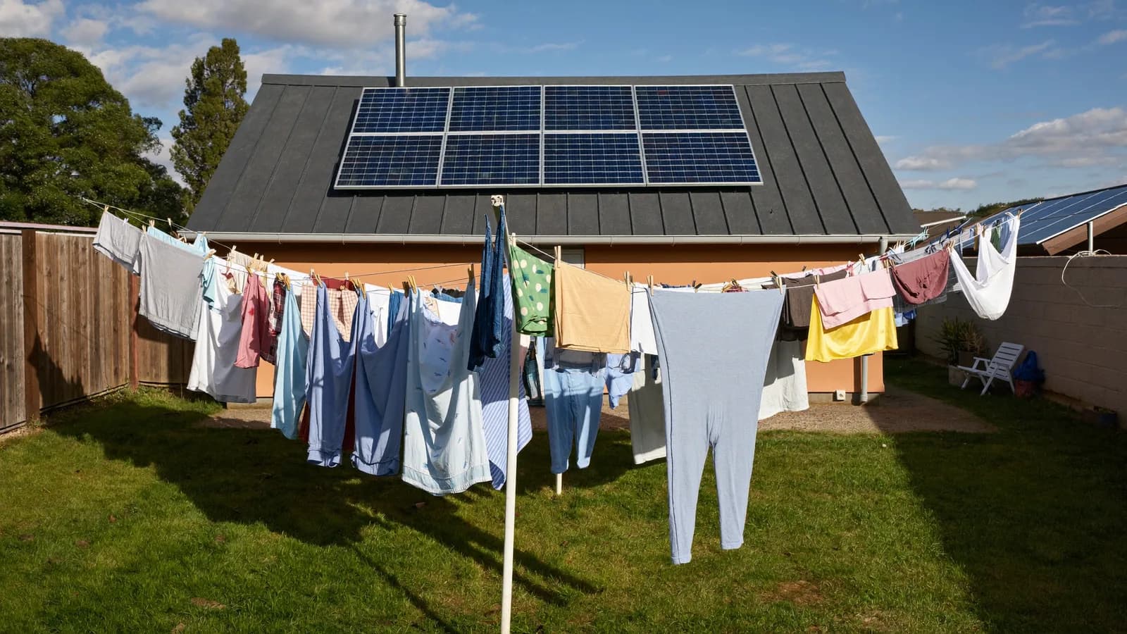 10 Ways to Cut Your Power Bill With Solar (Beyond Just Installing Panels)