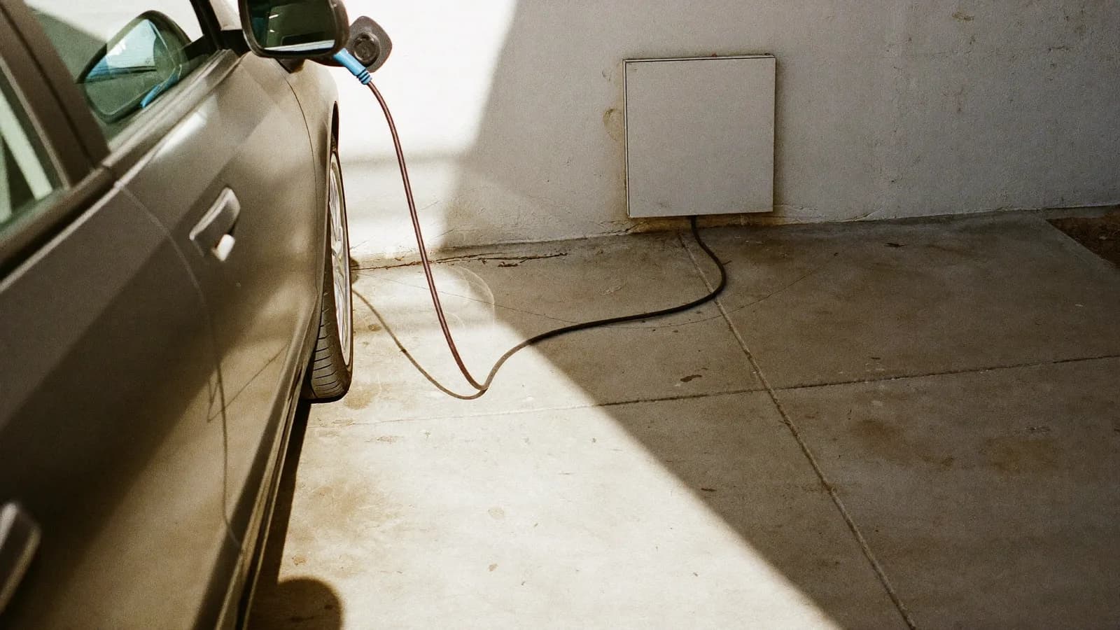 Solar EV Charging: Daytime Solar vs Off-Peak Night Rates