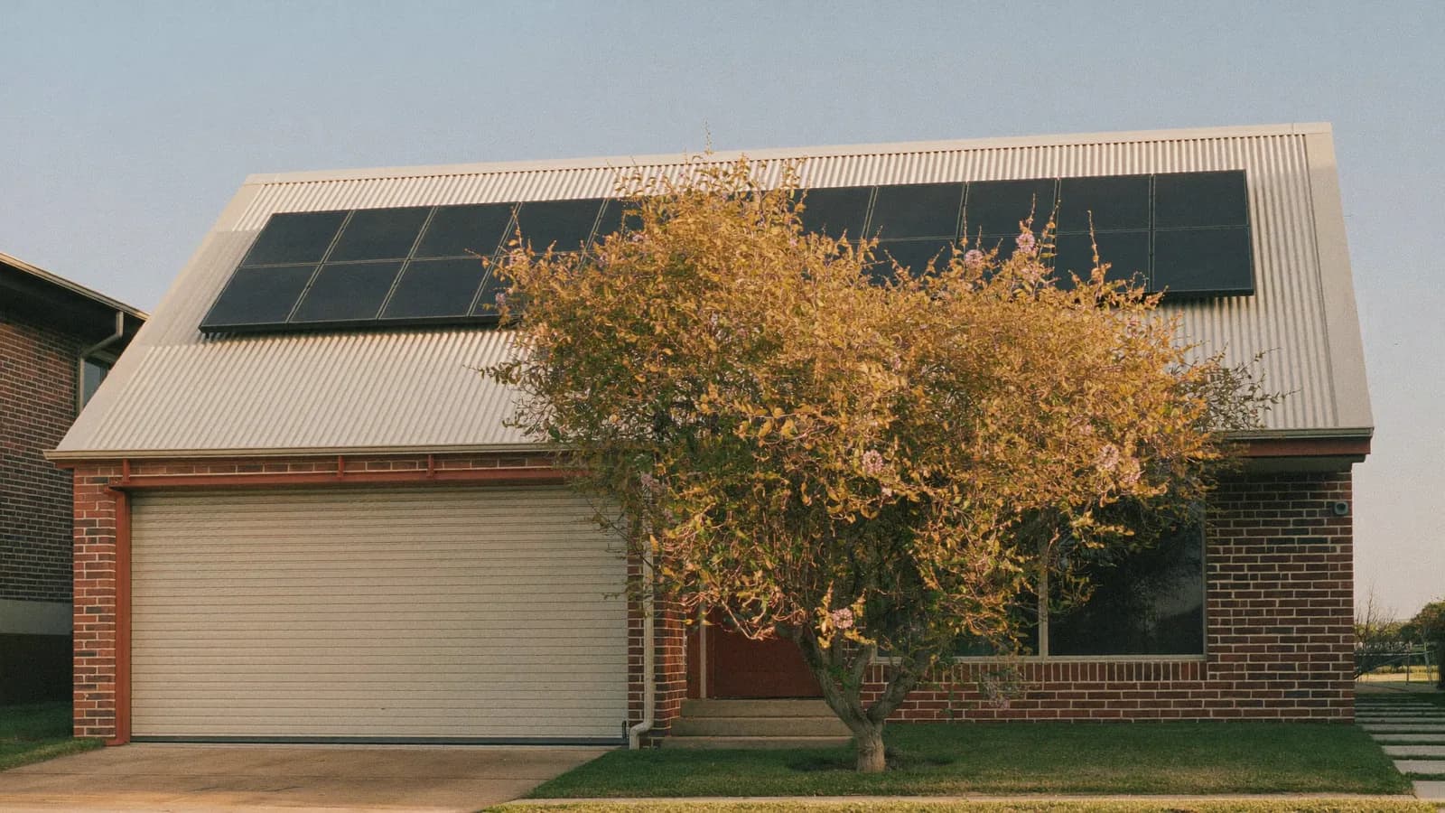 Solar Panels QLD 2026: Brisbane Solar, Rebates, Batteries, and the FiT Reality